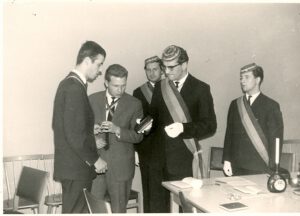 1963