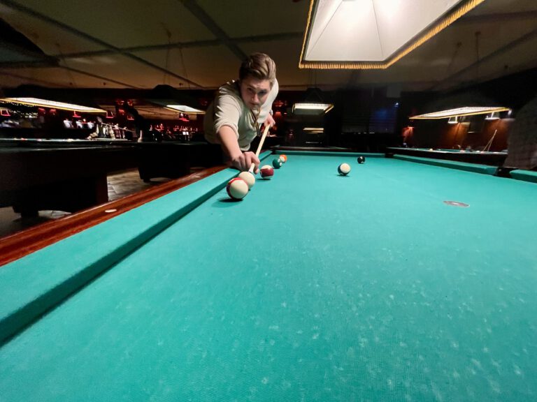 Aktivenabend beim Billiard spielen